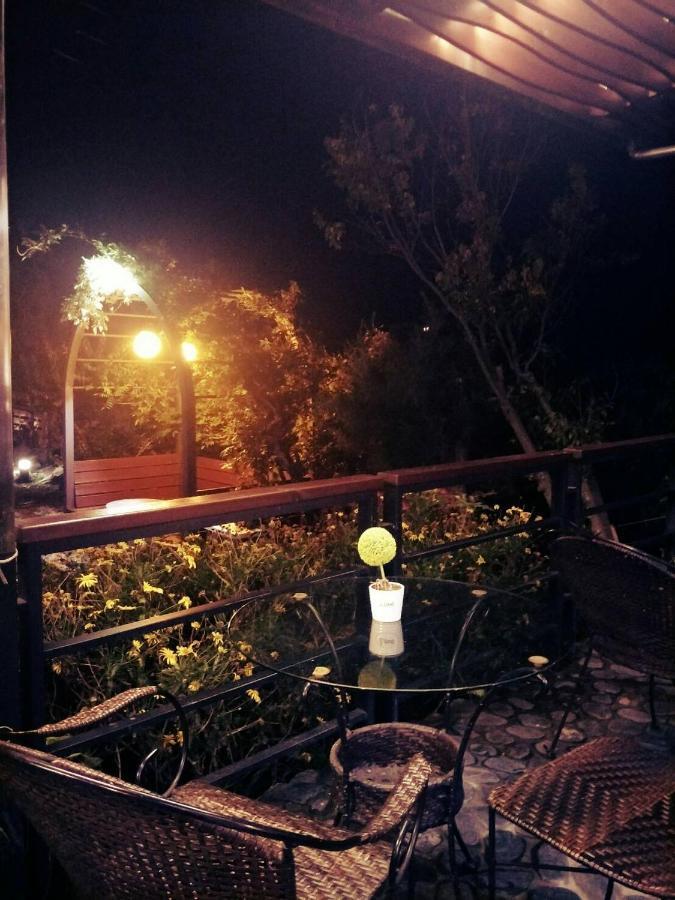 Hua Mu Xing Jing B&B Nhân Ái Ngoại thất bức ảnh